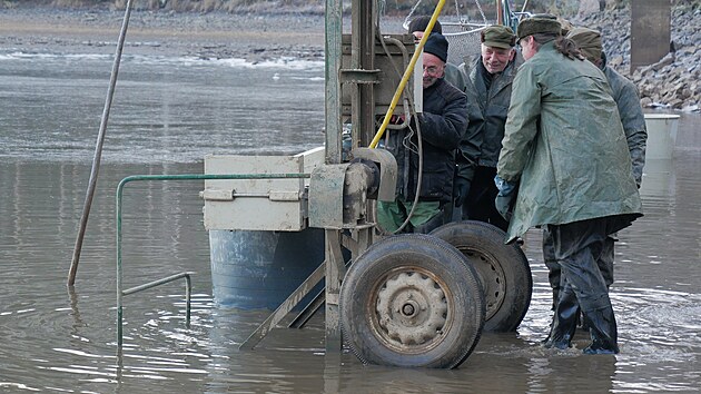 A�koliv se jedn� o v�lov Velk�ho D��ka, �upin��e dnes ryb��i tradi�n� lovili a� z mnohem men��ho rybn�ka Nov�, kter� je v soustav� hned pod D��kem, a kam se ryb� osazenstvo n�dr�e v�dy �p�epou�t�.