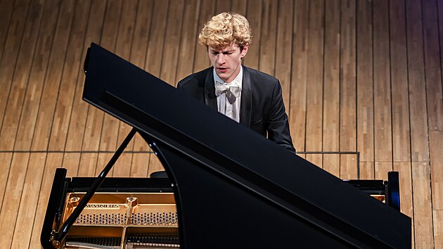Pianista Jan Lisiecki koncertoval v pra�sk�m Rudolfinu na Klav�rn�m festivalu Rudolfa Firku�n�ho