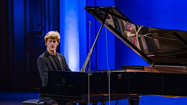 Pianista Jan Lisiecki koncertoval v pra�sk�m Rudolfinu na Klav�rn�m festivalu Rudolfa Firku�n�ho.