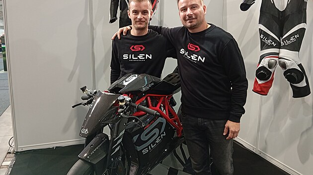 Sv�tov� premi�ra elektrick�ho motocyklu SILEN Revo-1 na veletrhu e-SALON v Praze