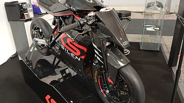 Sv�tov� premi�ra elektrick�ho motocyklu SILEN Revo-1 na veletrhu e-SALON v Praze