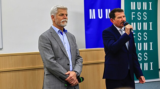 Prezident Petr Pavel debatuje se studenty Masarykovy univerzity. (18. listopadu 2025)