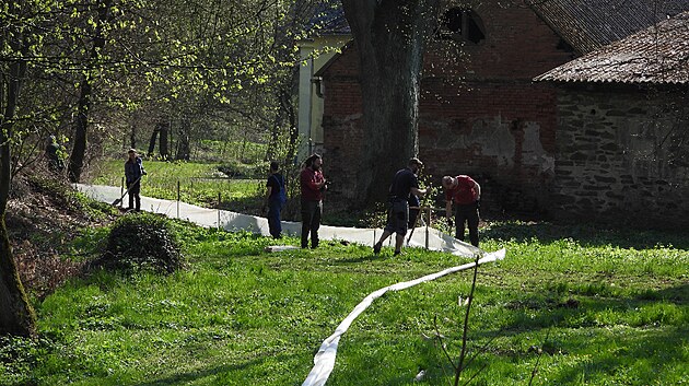 Hub�nkov� se stav�n� bari�r, kontrole past� i p�en�en� �ab v�nuje vytrvale u� sedm let.