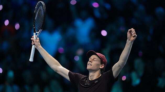 Şampiyonlar Turnuvası: Sinner, Alcaraz'ı 7:6, 7:5'le mağlup etti