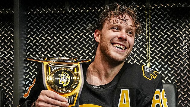 Poté, co v NHL vstelil gól s poadovým íslem 400, dostal David Pastrák i...