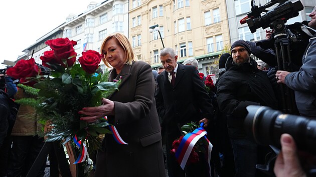 esko si pipomíná výroí sametové revoluce. Na Národní tídu dorazil pedseda...