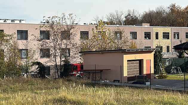 Popel��sk� auto v domov� pro seniory na Kol�nsku srazilo �enu, podlehla zran�n�m. (13. listopadu 2025)