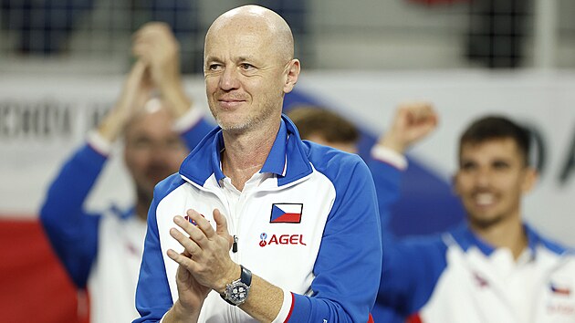 Kapitán eských tenistek Petr Pála v utkání baráe BJK Cupu proti Chorvatkám