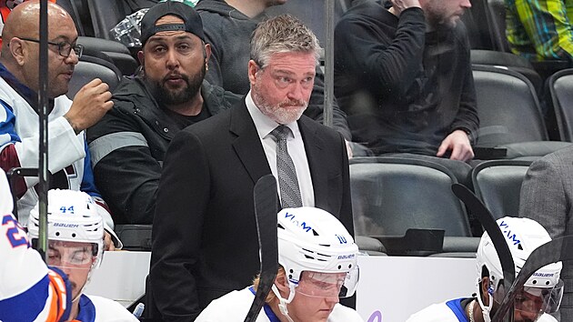 Matt Barzal genç takım arkadaşının intikamını baltayla aldı