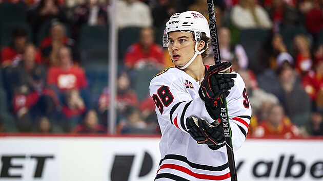 Connor Bedard b�hem utkání s Calgary.