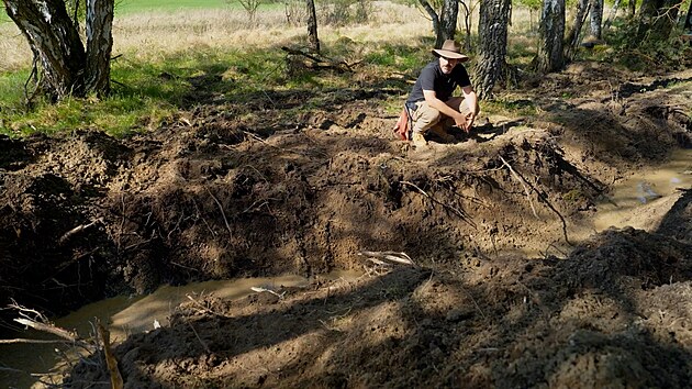 Pivést elektinu na Kotkovu farmu na zelené louce není legrace