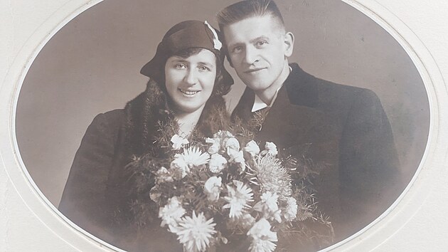 Svatební fotografie kronikáe a uitele Josefa ourka s manelkou Annou v roce...