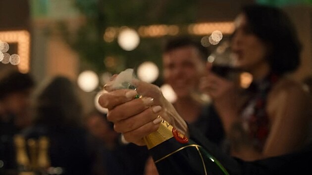 Sn�mek z fimu ��bel nos� Pradu 2