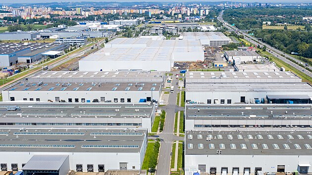 V pr�myslové zón� v Ostrav� - Hrabové pracují tisíce lidí. (12. listopadu 2025)