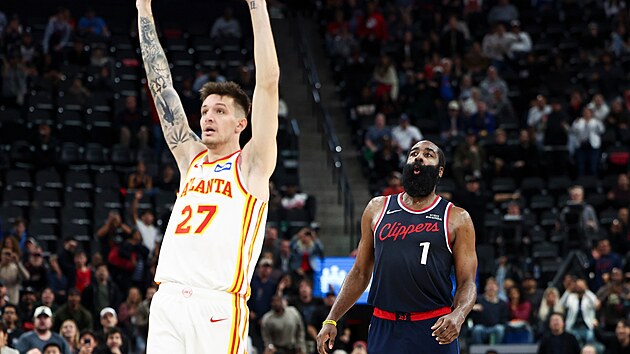 V�t Krej�� a James Harden sleduj� m��.