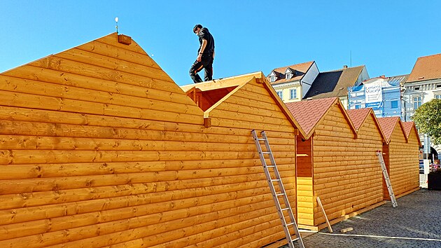 Na n�m�st� P�emysla Otakara II. u� stav� adventn� m�ste�ko.