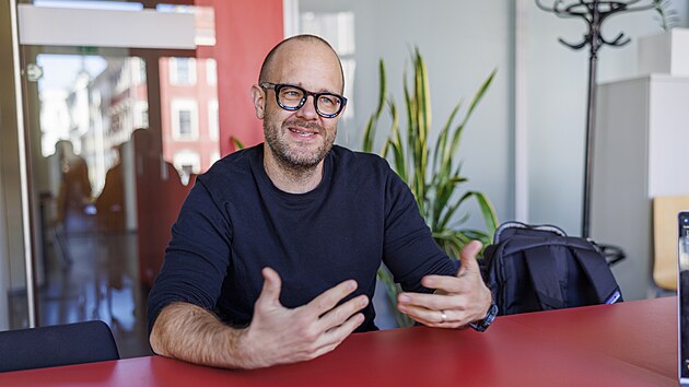 Brnnský uitel anglitiny Bronislav Sobotka si svými naunými i zábavnými...