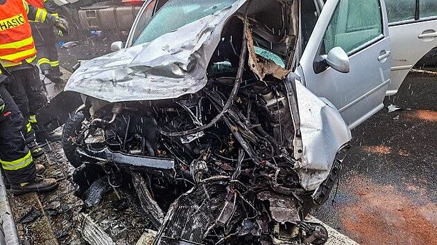 Provoz na silnici I/44 pes ervenohorské sedlo dnes po poledni zkomplikovala...