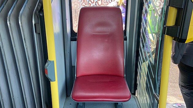 Oblíbená koená jednosedaka v autobusu hned za harmonikou