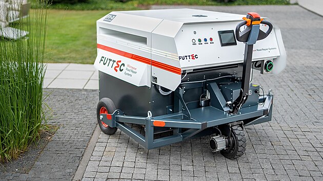 Mikrovlnn stroj pome na dlnici D4.