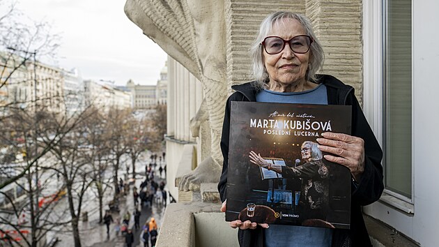 Zp�va�ka Marta Kubi�ová p�i p�íle�itosti k�tu vinylové desky zachycující...