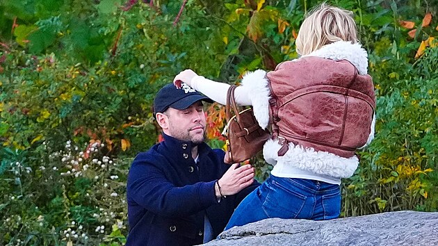 Here�ka Sydney Sweeney si s p��telem Scooterem Braunem u��vali romantick� chvilky v podzimn�m Central Parku (New York, 4. listopadu 2025)