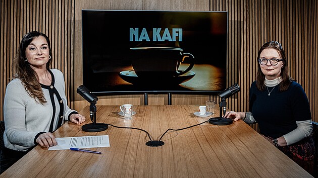 NA KAFI: Volat na krizovou linku, kdy� u� nem��ete, je pozd�, m�n� terapeutka