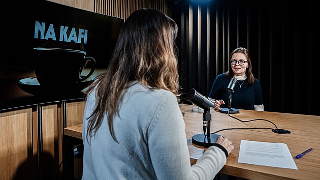 Hostem podcastu NA KAFI je psycholo�ka a �editelka Centra Cesta z krize Jarmila Kub��kov�