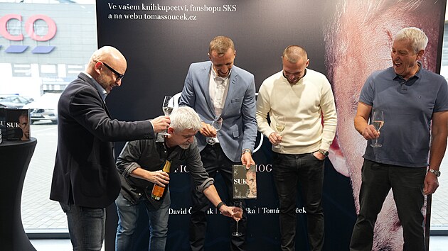 K�est autobiografie fotbalisty Tom�e Sou�ka.