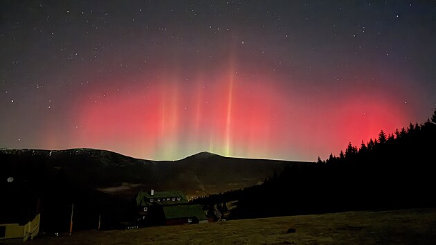 Unik�tn� pol�rn� z��e byla k vid�n� i v �esk� republice. (12. listopadu 2025)