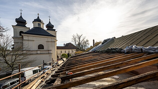 Stavba n�v�t�vnick�ho a vzd�l�vac�ho centra Bylink�rium v are�lu Domova svat�ho Josefa v �ir�i (5. listopadu 2025)