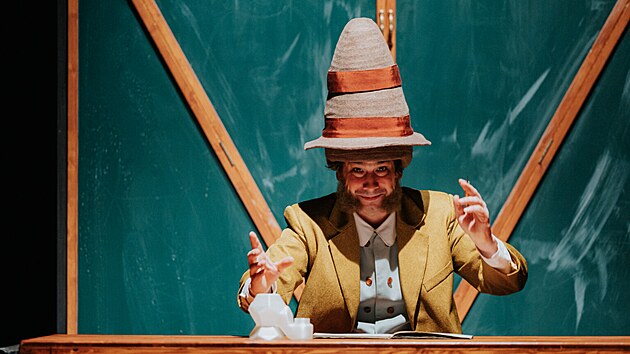 Z p�edstaven� �kola Hron