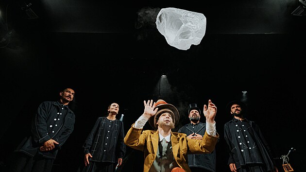 Z p�edstaven� �kola Hron