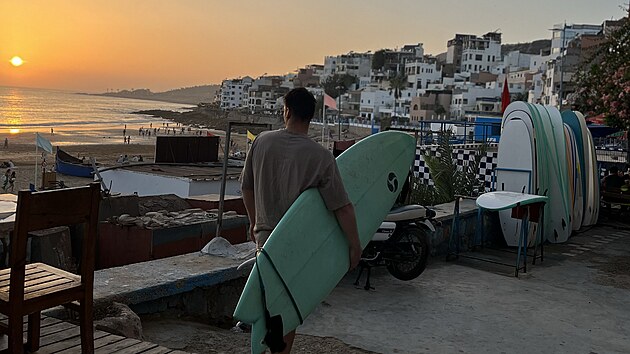 Pl�e jsou v Taghazoutu p�ekr�sn� a v�t�ina jich je bez kamen�, co� ocen�te zejm�na p�i u�en� na surfu.