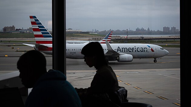 �ek�n� na spoj na leti�ti LaGuardia ve �tvrti Queens na Long Islandu v New Yorku (9. listopadu 2025)