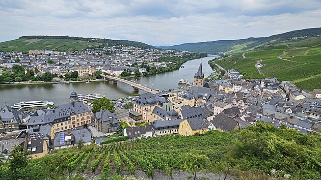 Vinice nad m�ste�kem Bernkastel-Kues na n�mecké Mosele (31. �ervence 2025)