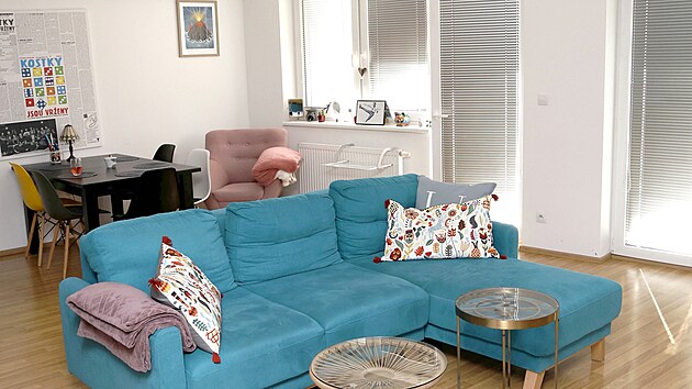 Na prvn� pohled jsou jednotliv� kousky n�bytku nesourod�, ale dohromady spolu
skv�le funguj� a utv��ej� jednotn� �tuln� prostor.