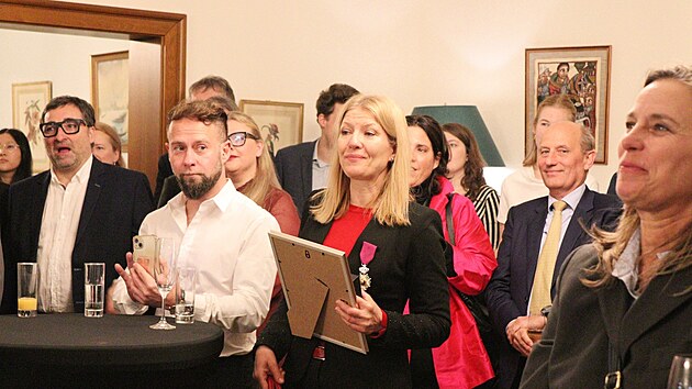 Nejvy��� belgick� vyznamen�n� p�edal ve �tvrtek velvyslanec J. E. J�rgen van Meirvenne vyu�uj�c� ze Z�pado�esk� univerzity v Plzni Pavle Kocourkov� za dlouholet� zviditel�ov�n� belgick�ch osvoboditel� z�padn�ch �ech. (13. 11. 2025)