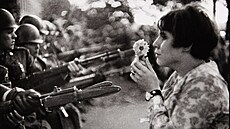 Marc Riboud: Demonstrace proti válce ve Vietnamu, Washington, D.C. (1967)