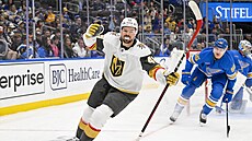 Tomá� Hertl slaví svou trefu proti St. Louis.