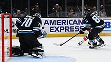 V brance Utahu zasahuje Karel Vejmelka.