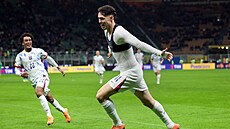 Jorgen Strand Larsen oslavuje sv�j gól na h�i�ti Itálie.