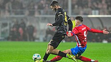 Zleva Filip �ihák z Hradce Králové a Oliver Velich ze Zbrojovky Brno.