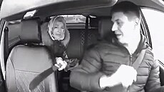 Cestující v Samae vytáhla v taxíku maetu a vyhroovala idii kvli hudb