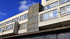 Chátrající budovu navr�enou architektem Bohuslavem Fuchsem koupila v roce 2021...
