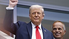 Americký prezident Donald Trump a éf firmy Rolex Jean-Frederic Dufour v lói...