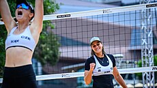 Kylie Neuschaeferová a Martina Maixnerová slaví na MS.