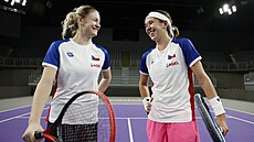 Lucie Havlíková a Nikola Bartková ped baráí BJK Cupu.