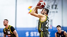 Jakub �i�ina z Opavy v zápase s Brnem.