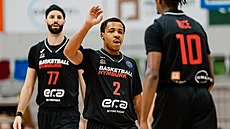 Jhamir Brickus z Nymburku (2) b�hem utkání s Albou Berlín v Lize mistr�.